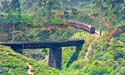 02 Ella, Sri Lankan Highlands, Train about to go over bridge